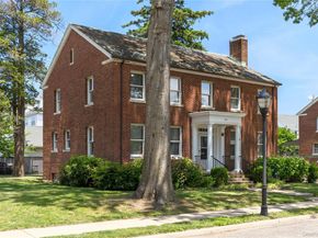 315 Ellington Avenue E, Garden City NY 11530