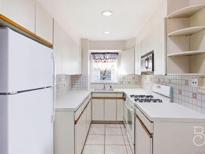 21-08 Ditmars Boulevard, Astoria NY 11105