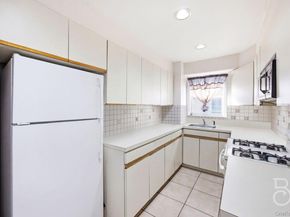 21-08 Ditmars Boulevard, Astoria NY 11105