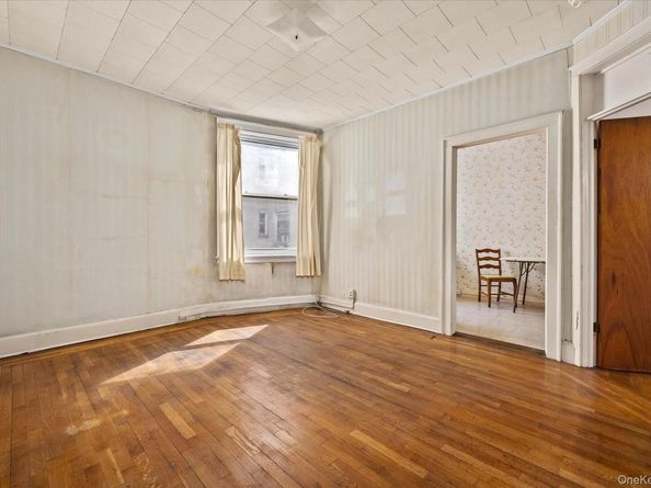 64-09 39 Avenue 43, Woodside NY 11377