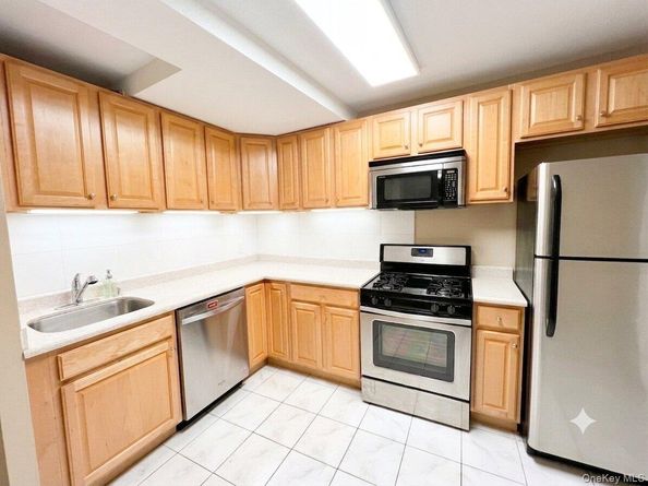 118 18 Union Tpke Apt B4, Kew Gardens NY 11415