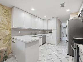 6 Wimbledon Drive, Roslyn NY 11576