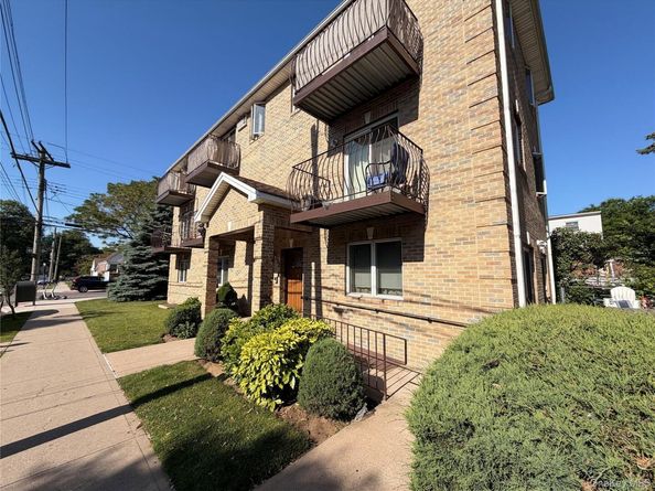 6152 170th Street, Fresh Meadows NY 11365