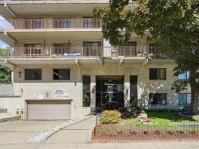 687 Bronx River Road 6C, Yonkers NY 10704
