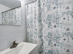 687 Bronx River Road 6C, Yonkers NY 10704
