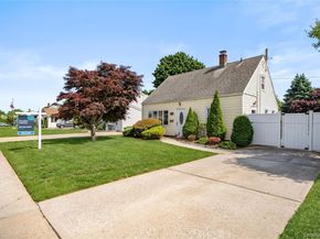 30 Crag Lane, Levittown NY 11756