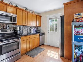 30 Crag Lane, Levittown NY 11756
