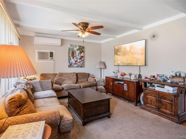 30 Crag Lane, Levittown NY 11756