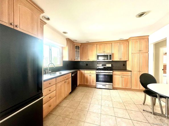 5835 229th Street, Oakland Gardens NY 11364