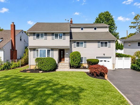 11 Lincrest Street, Syosset NY 11791