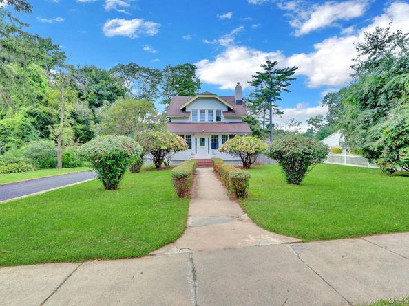 30 Brentwood Parkway, Brentwood NY 11717