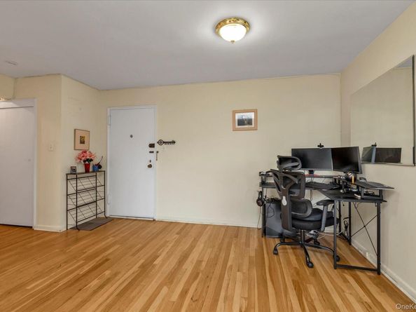 18-50 211th Street 6B, Bayside NY 11360