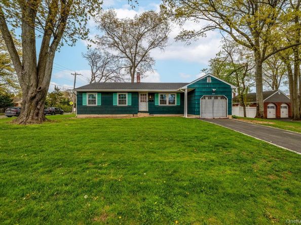 171 W 16th Street, Deer Park NY 11729