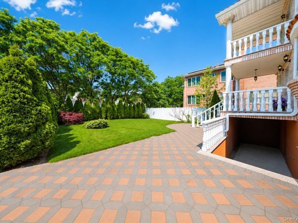 24809 Rushmore Avenue, Douglaston NY 11362