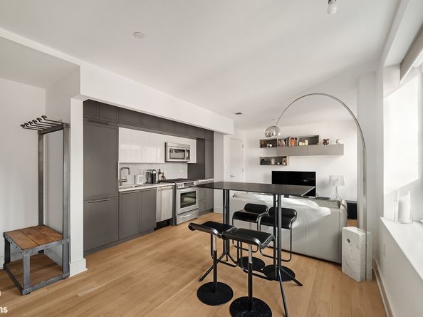 432 West 52nd Street 5B, New York NY 10019