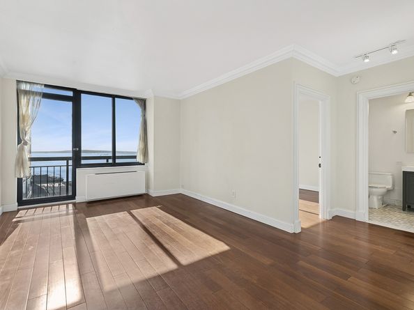 99 Battery Place 22C, New York NY 10280