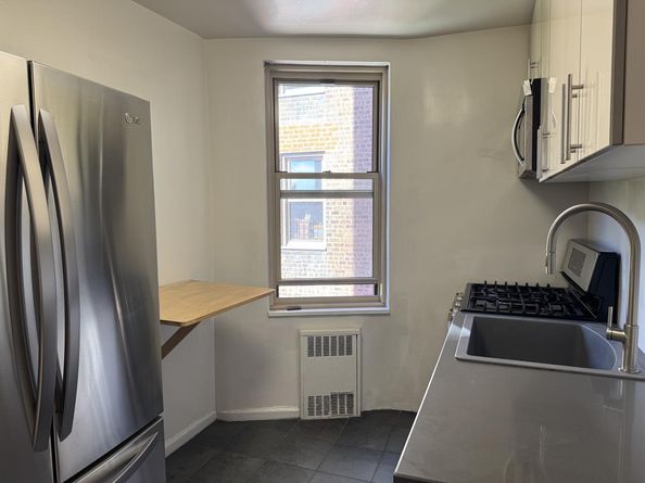 67-25 Clyde Street 3R, Queens NY 11375