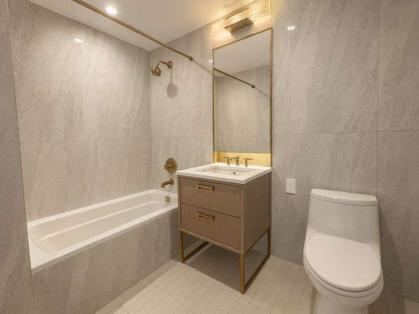 3 Court Square 3912, Queens NY 11101