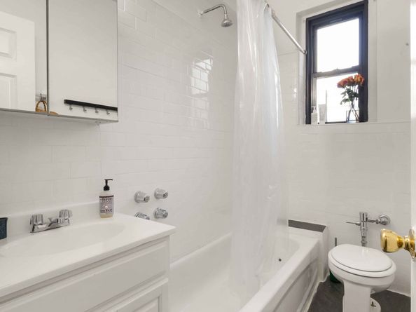 260 Ocean Parkway 5G, Brooklyn NY 11218