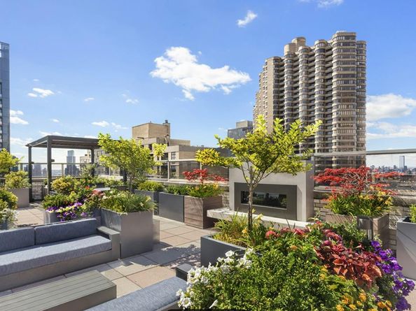 300 East 40th Street 28P, New York NY 10016