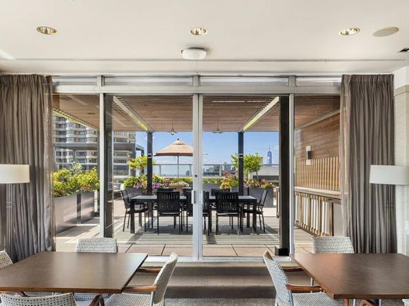 300 East 40th Street 28P, New York NY 10016