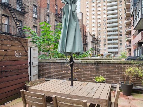 225 East 86th Street 204, New York NY 10028