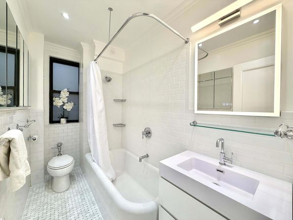 140 West 58th Street 9A, New York NY 10019