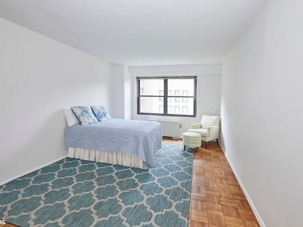 60 East End Avenue 5C, New York NY 10028
