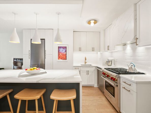 305 East 24th Street 12N, New York NY 10010