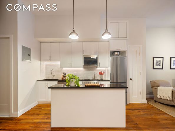 23 Waverly Place 5DE, New York NY 10003