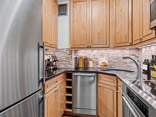 300 East 54th Street 2G, New York NY 10022
