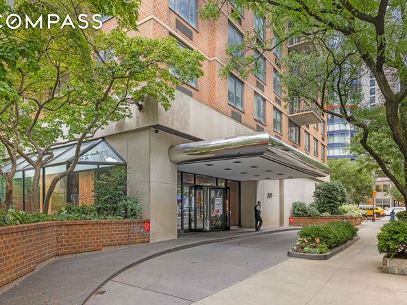 300 East 54th Street 2G, New York NY 10022