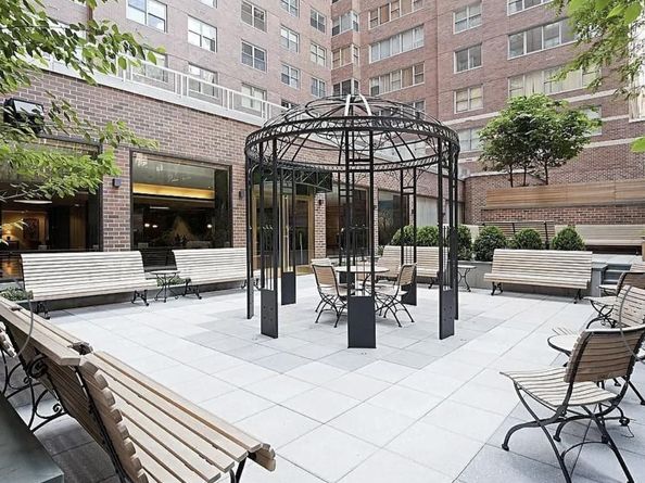 360 East 72nd Street C2205, New York NY 10021