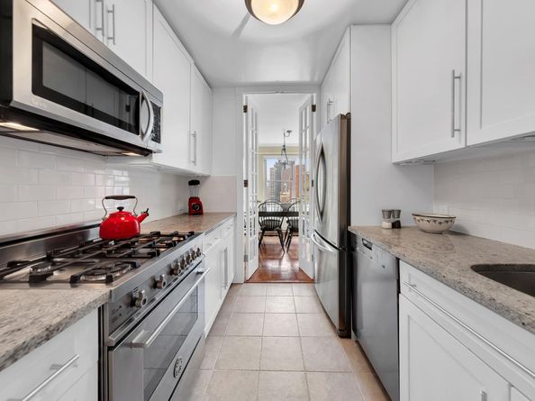 360 East 72nd Street C2205, New York NY 10021