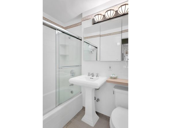 360 East 72nd Street C2205, New York NY 10021