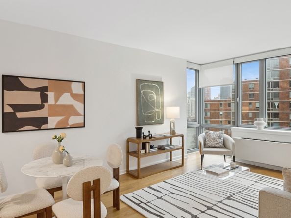 425 Main Street 8A, New York NY 10044