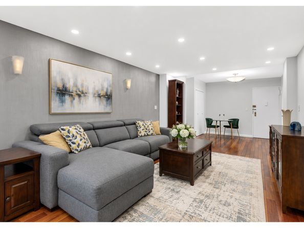 220 East 54th Street 3C, New York NY 10022