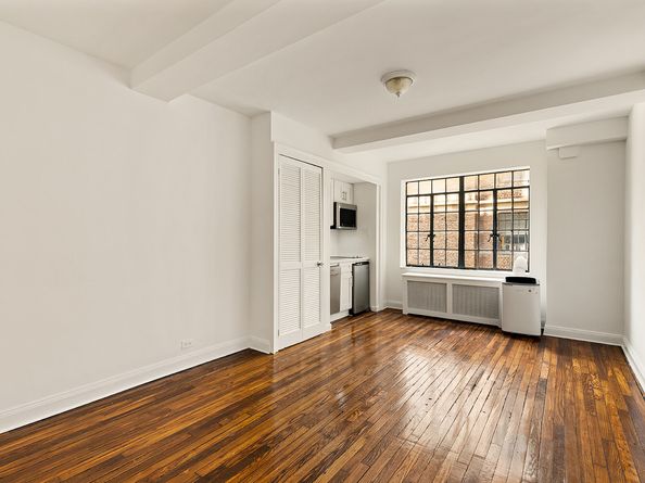45 Tudor City Place 1809, New York NY 10017
