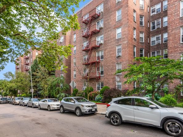 67-30 Clyde Street 5T, Queens NY 11375