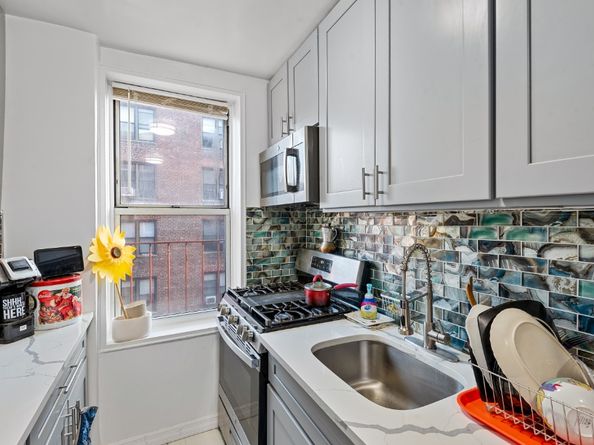 67-30 Clyde Street 5T, Queens NY 11375
