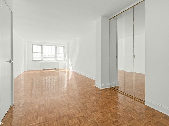 520 East 72nd Street 6J, New York NY 10021