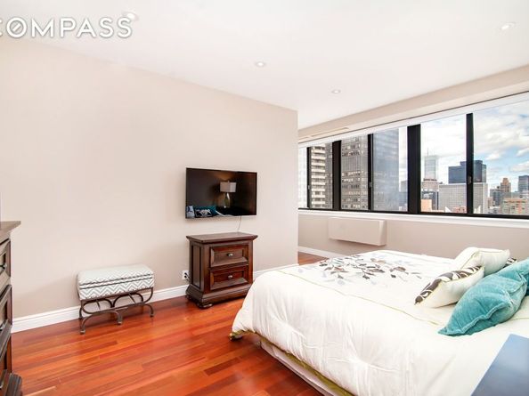 310 East 46th Street PHG, New York NY 10017