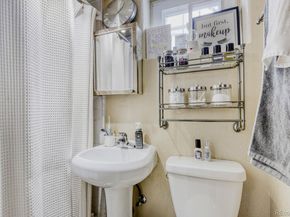 Undisclosed Address #2869858, Denver CO 80209