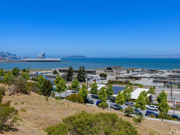 52 Innes Court 308, San Francisco CA 94124