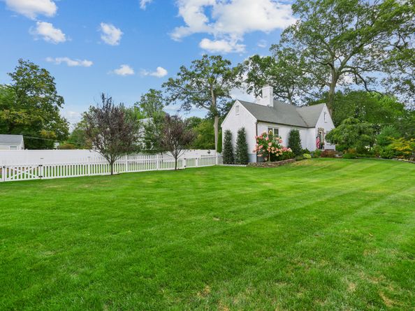 14 Dill Road, Fairfield CT 06824