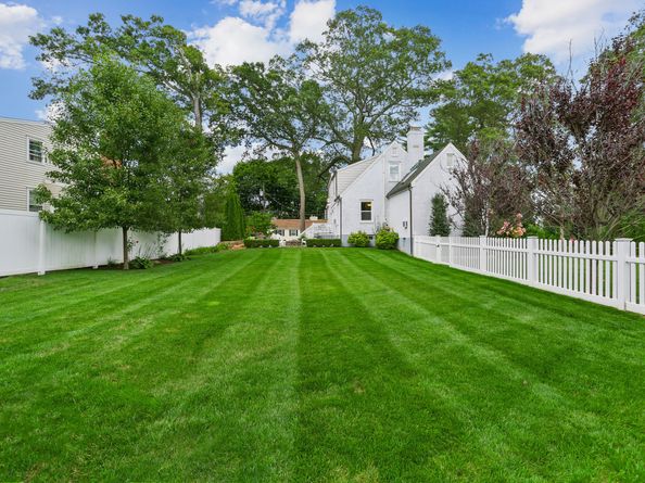 14 Dill Road, Fairfield CT 06824