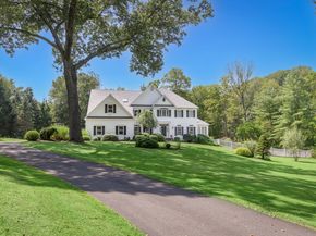 21 Schoolhouse Place, Ridgefield CT 06877