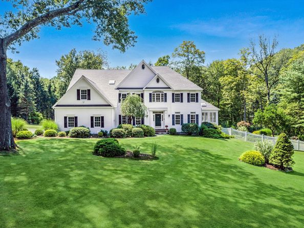 21 Schoolhouse Place, Ridgefield CT 06877