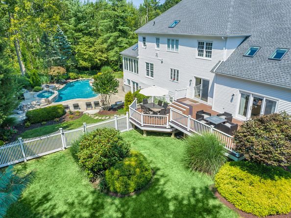 21 Schoolhouse Place, Ridgefield CT 06877