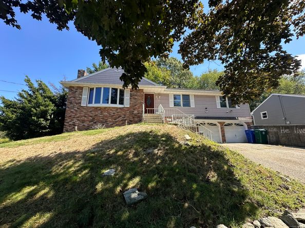 450 Emerald Place, Stratford CT 06614